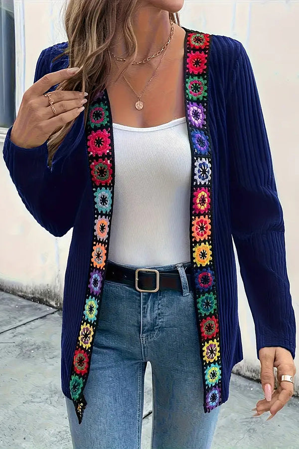 Stilla | Strikcardigan med blomsterkant og lange ærmer