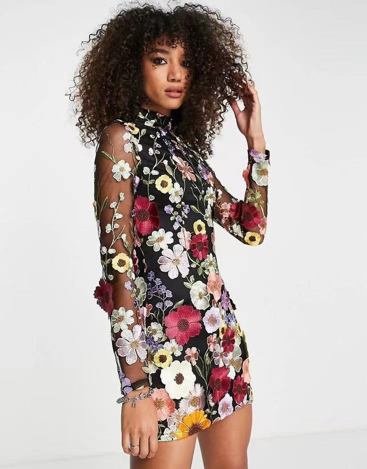 Stilla | Kort Kjole Med Broderede Blomster, Lange Ærmer