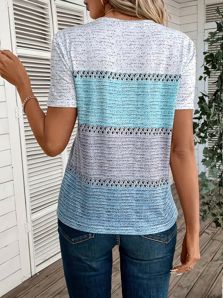Stilla | T-Shirt Med V-Udskæring, Kortærmet Og Farveblokke. Blødt Polyester, Åndbart