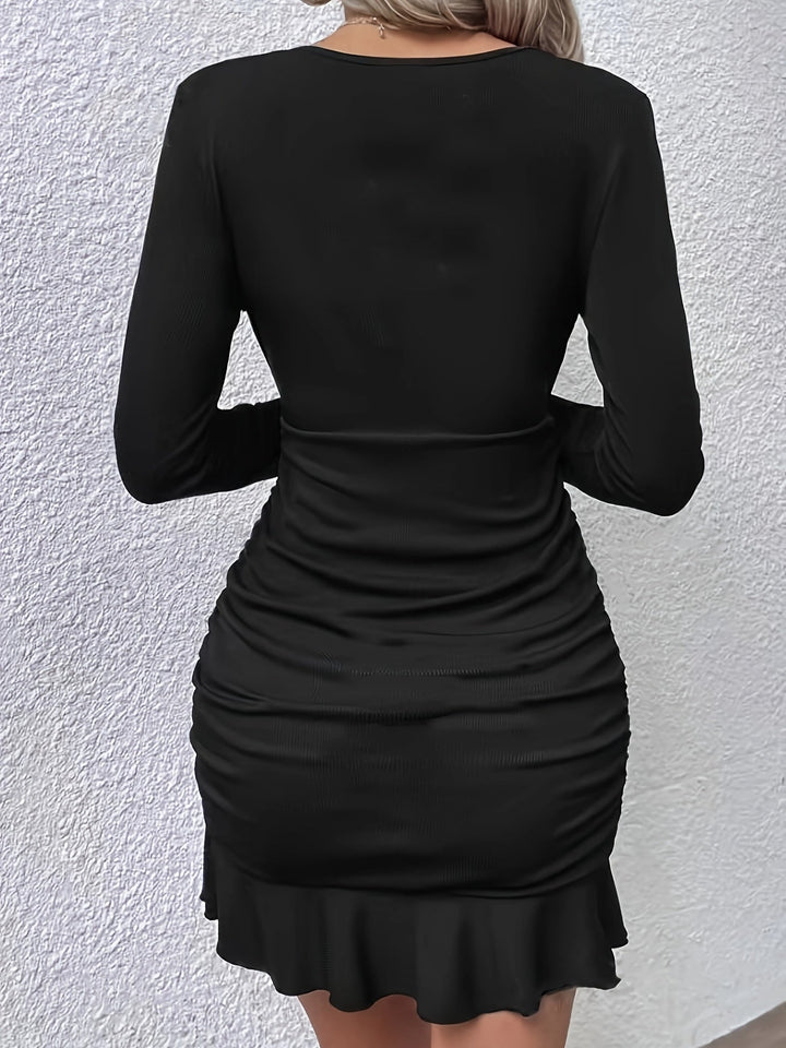 Stilla | Elegant Bodycon Kjole V-Hals, Lange Ærmer Og Samlet Kant Til Forår Og Efterår