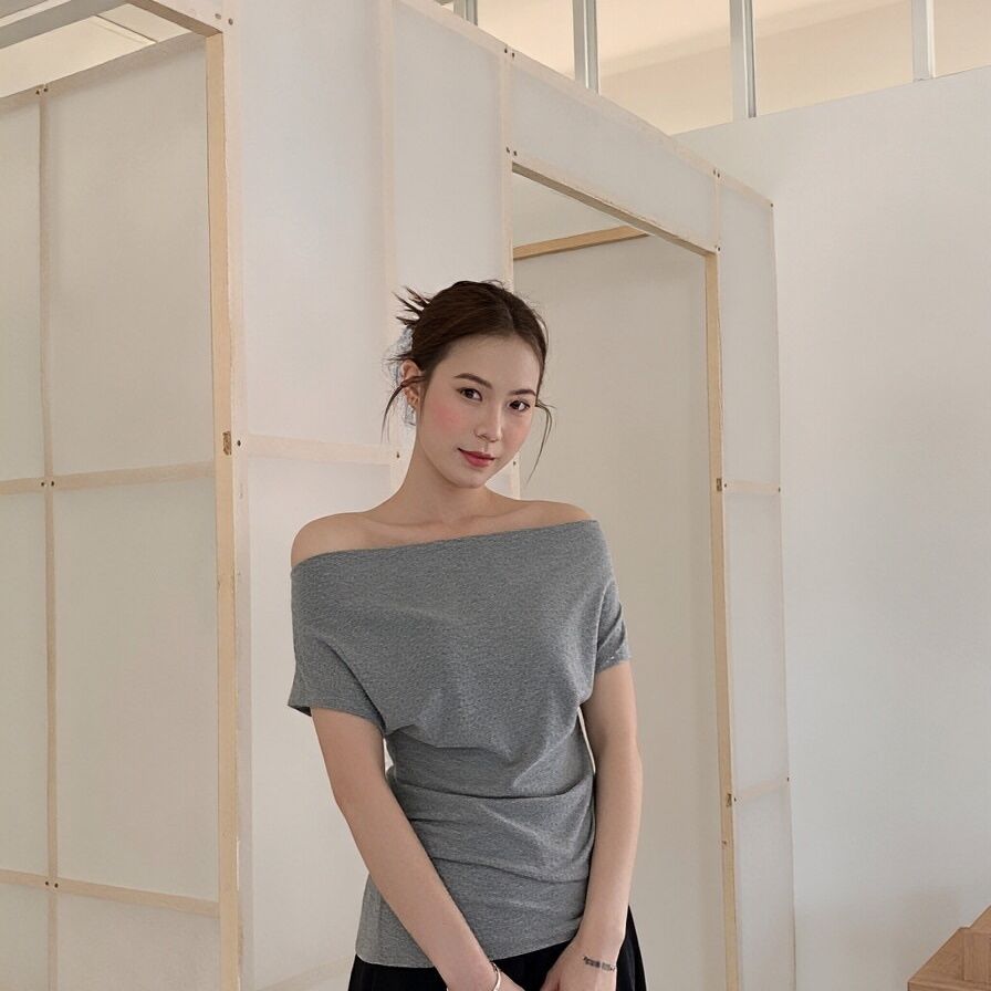 Dame kortærmet T-shirt med rynker slim fit