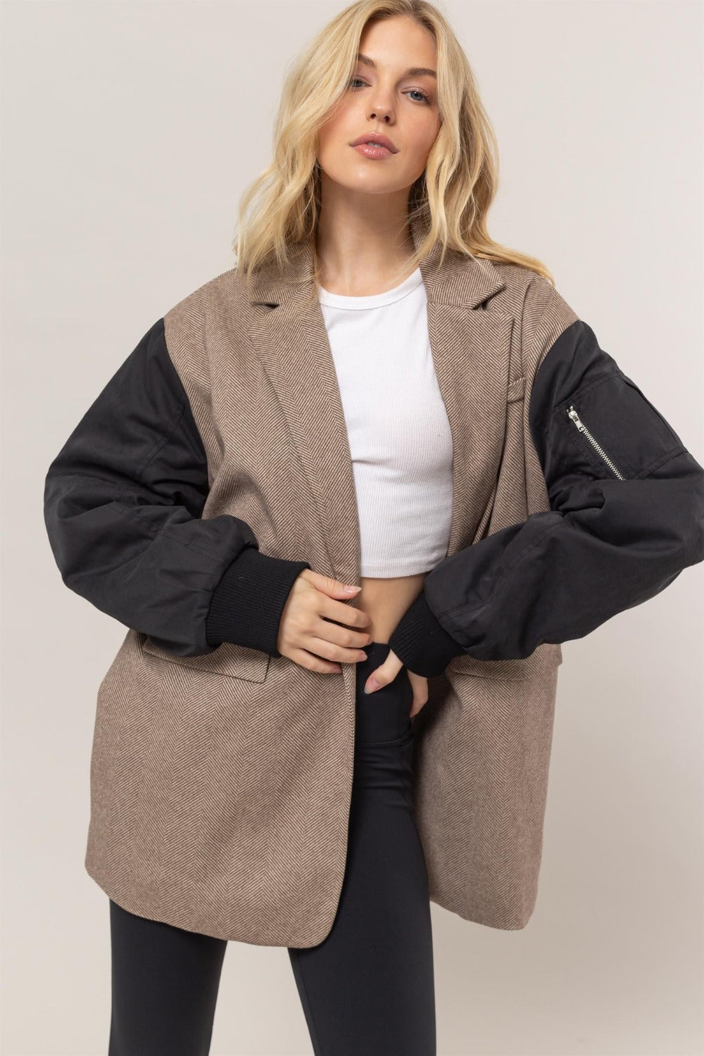 Stilla | Blazer med lange ærmer i zigzagmønster og blandet kontrast