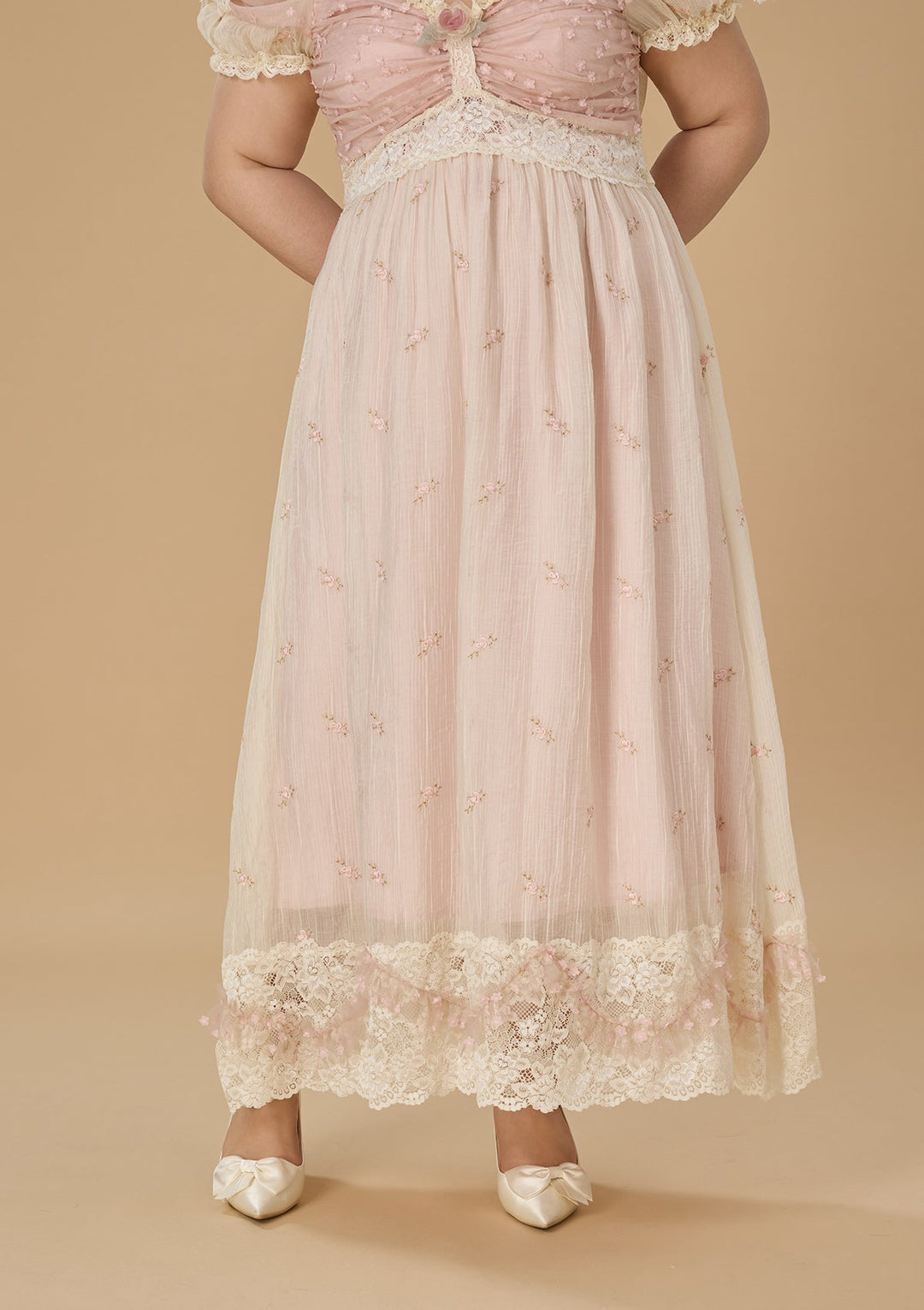 Stilla | Plus Flower & Alice Regency Kjole