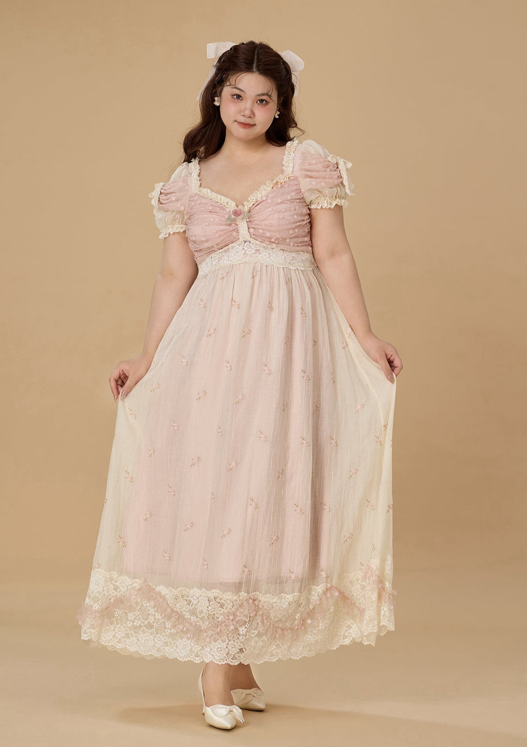 Stilla | Plus Flower & Alice Regency Kjole