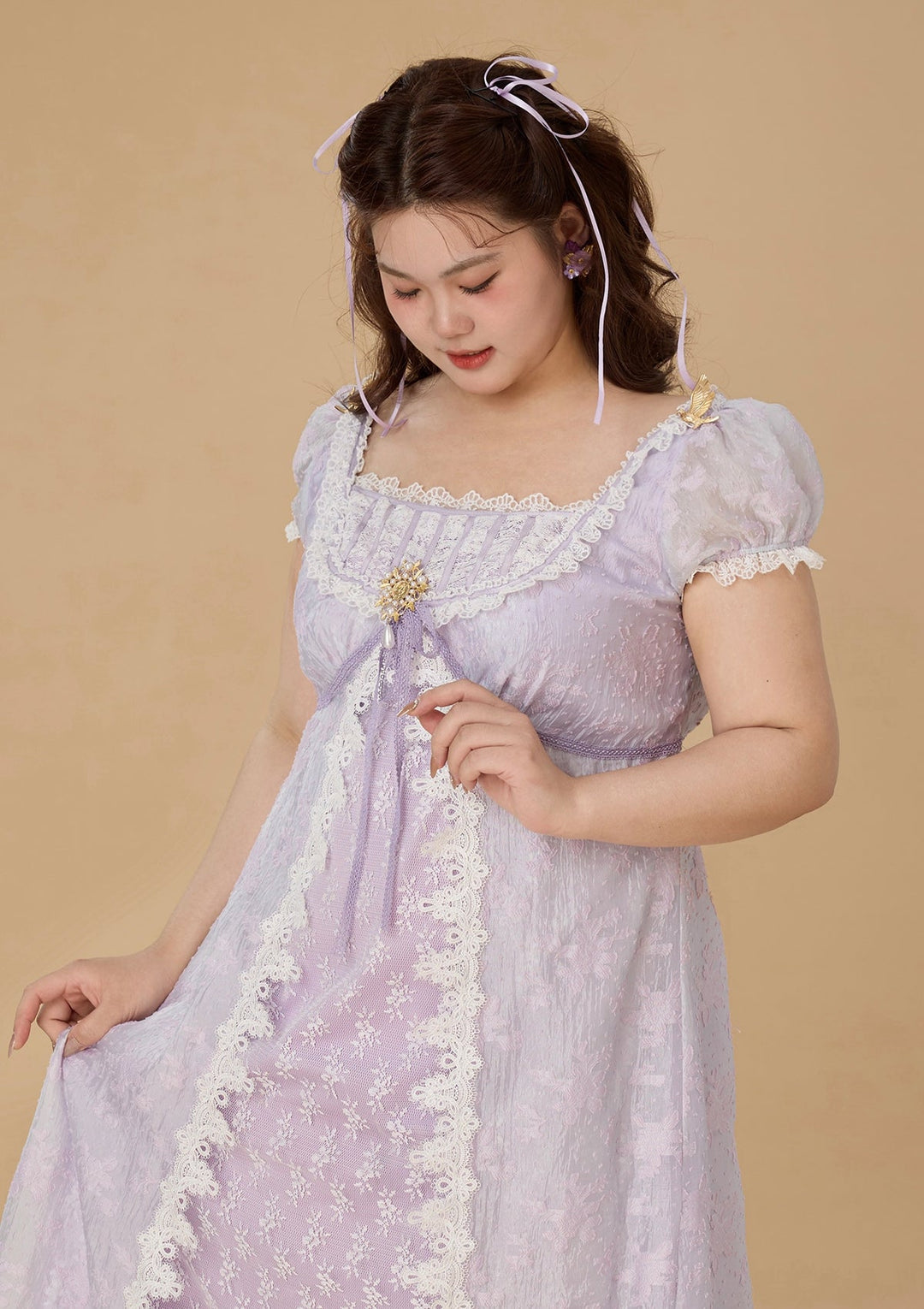 Stilla | Plus Monets Irisser Regency Kjole