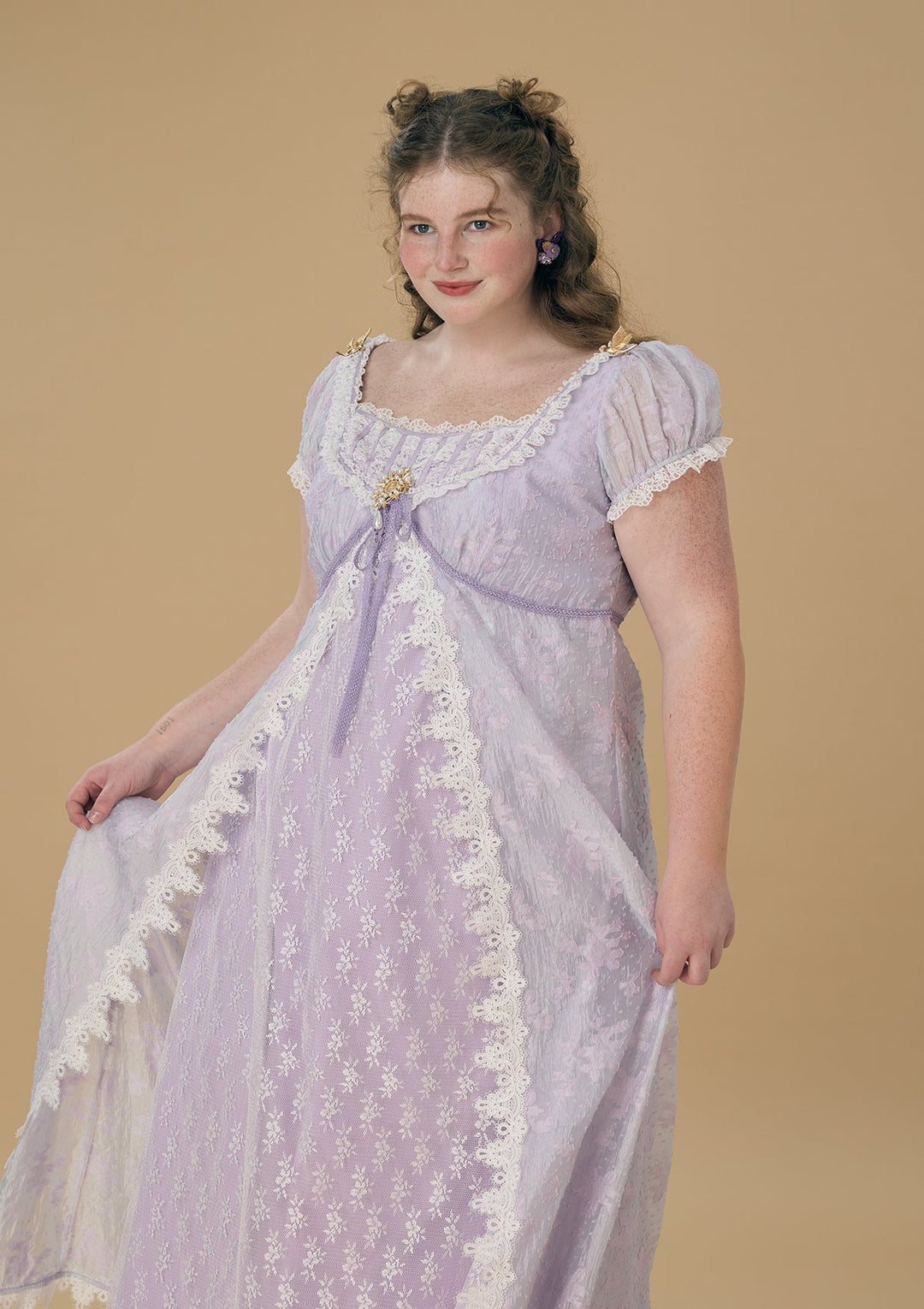 Stilla | Plus Monets Irisser Regency Kjole