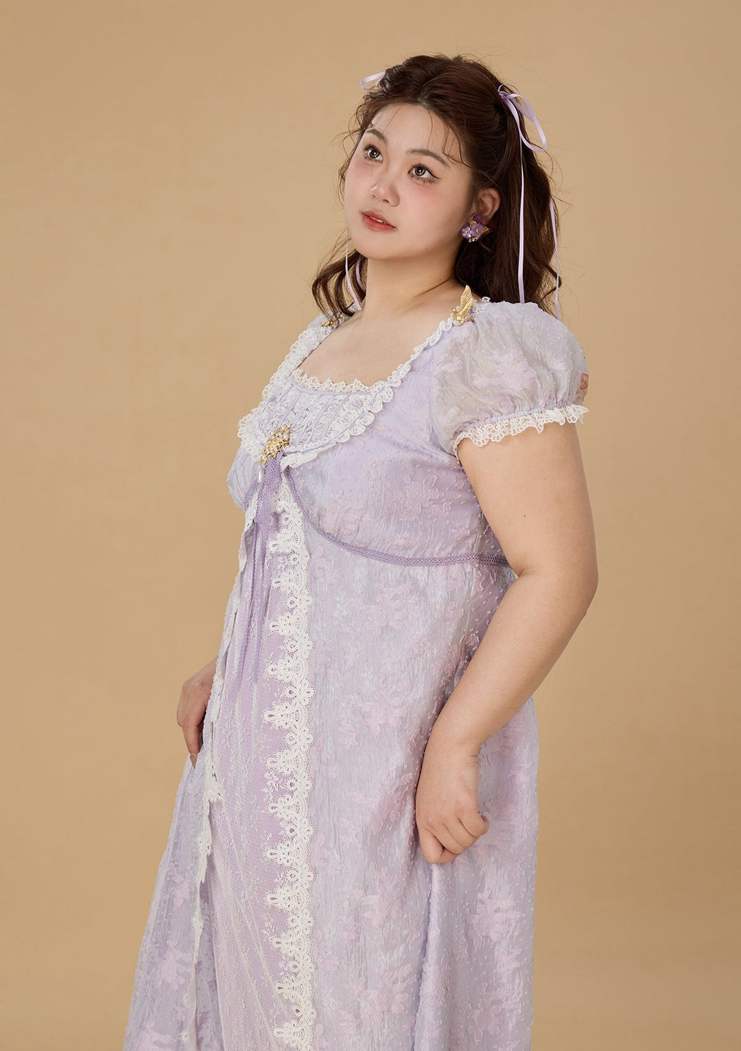 Stilla | Plus Monets Irisser Regency Kjole