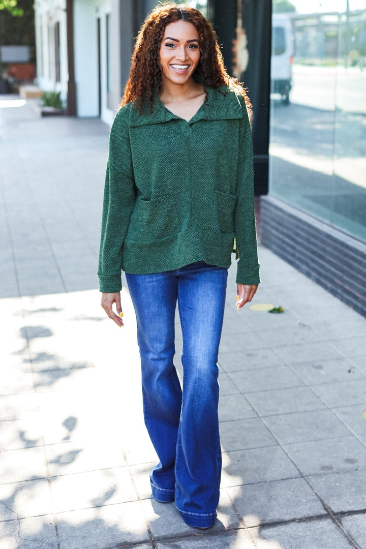 Stilla | Pullover i Struktureret Strik i Olivgrøn Med Criss Cross Udsnit og Oversize Krave