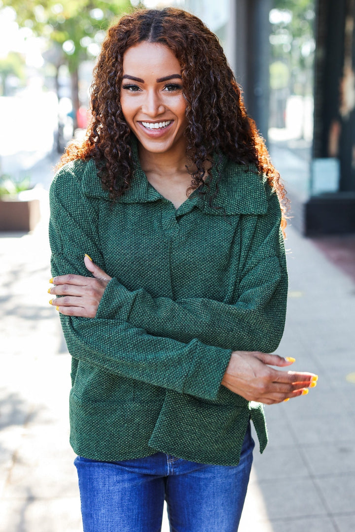 Stilla | Pullover i Struktureret Strik i Olivgrøn Med Criss Cross Udsnit og Oversize Krave