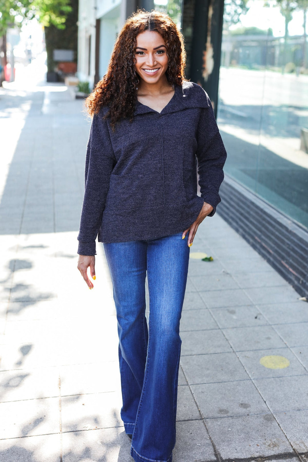 Stilla | Pullover i struktureret materiale charcoal med ribbet udskæring og oversized krave