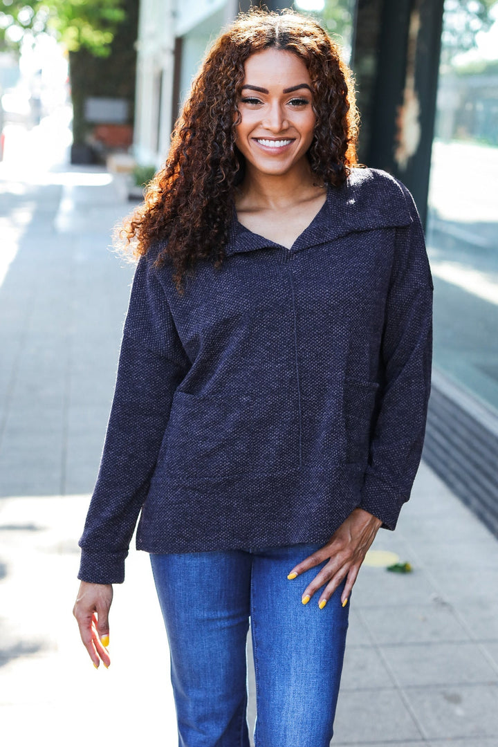 Stilla | Pullover i struktureret materiale charcoal med ribbet udskæring og oversized krave