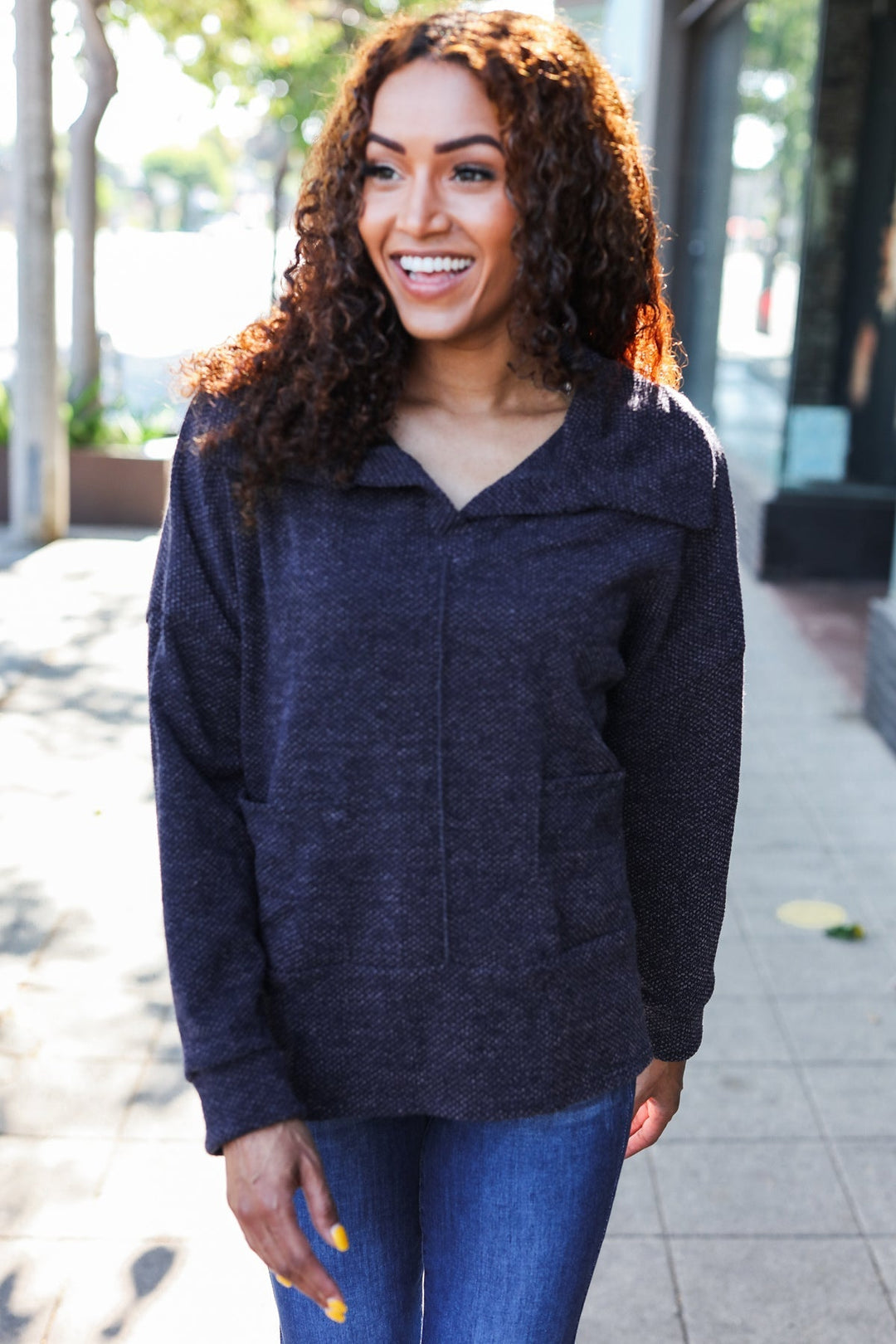 Stilla | Pullover i struktureret materiale charcoal med ribbet udskæring og oversized krave