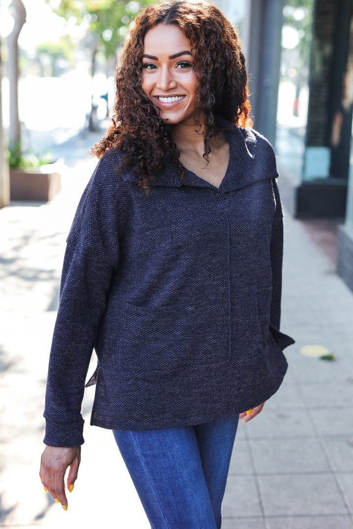 Stilla | Pullover i struktureret materiale charcoal med ribbet udskæring og oversized krave