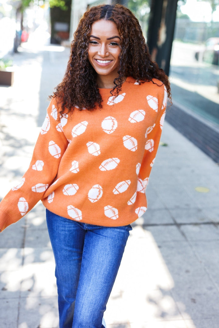 Stilla | Spildag Jacquard Strikpullover i Orange Med Fodboldtryk
