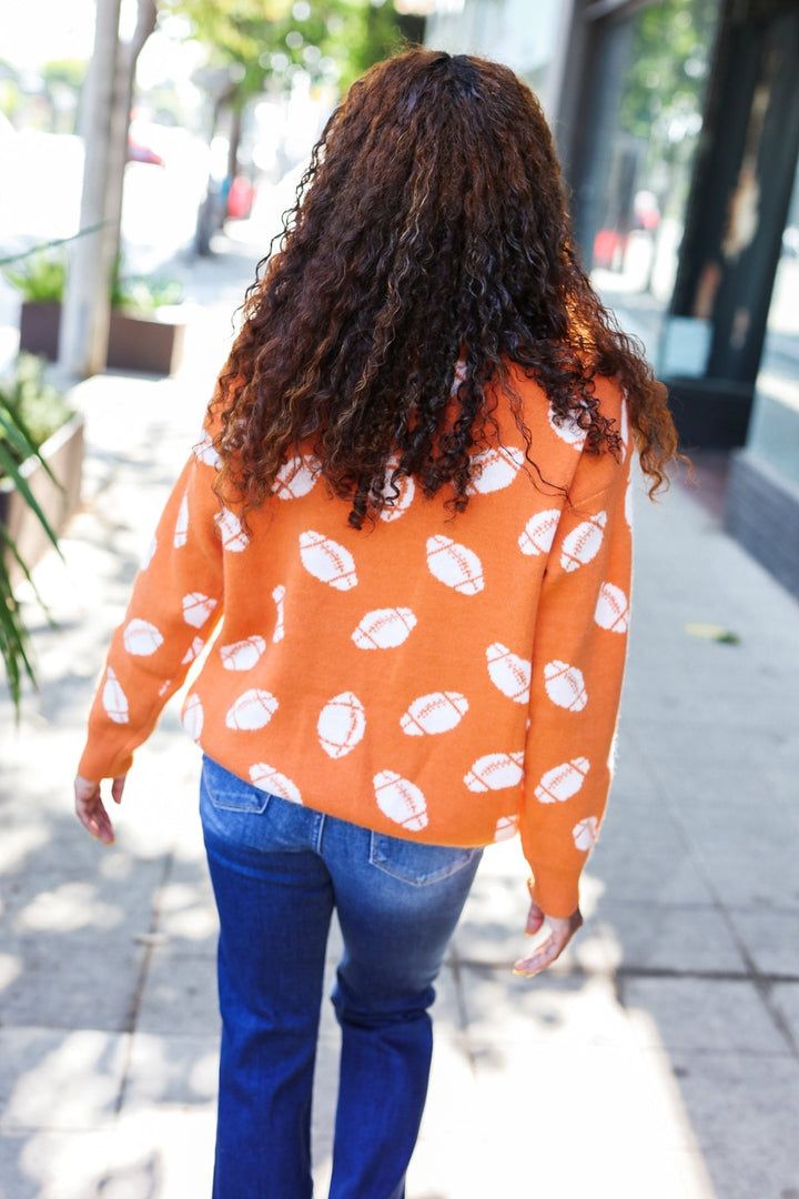 Stilla | Spildag Jacquard Strikpullover i Orange Med Fodboldtryk