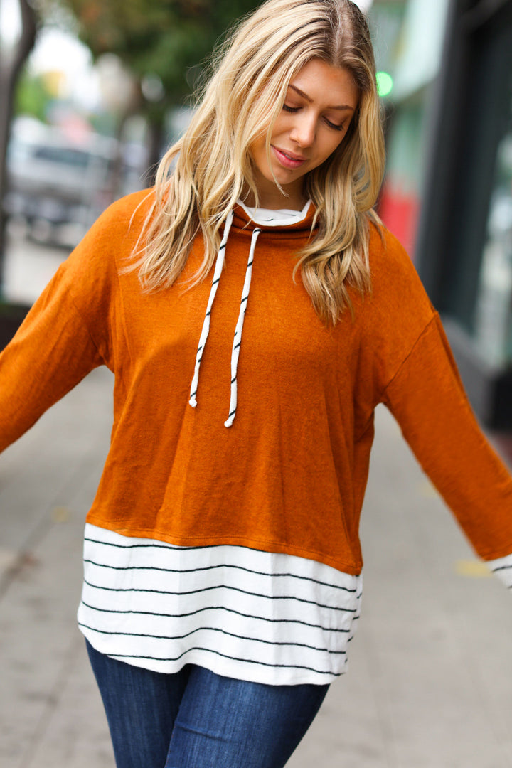 Stilla | Turtleneck sweater Everyday i stribet Hacci garn i rustbrun