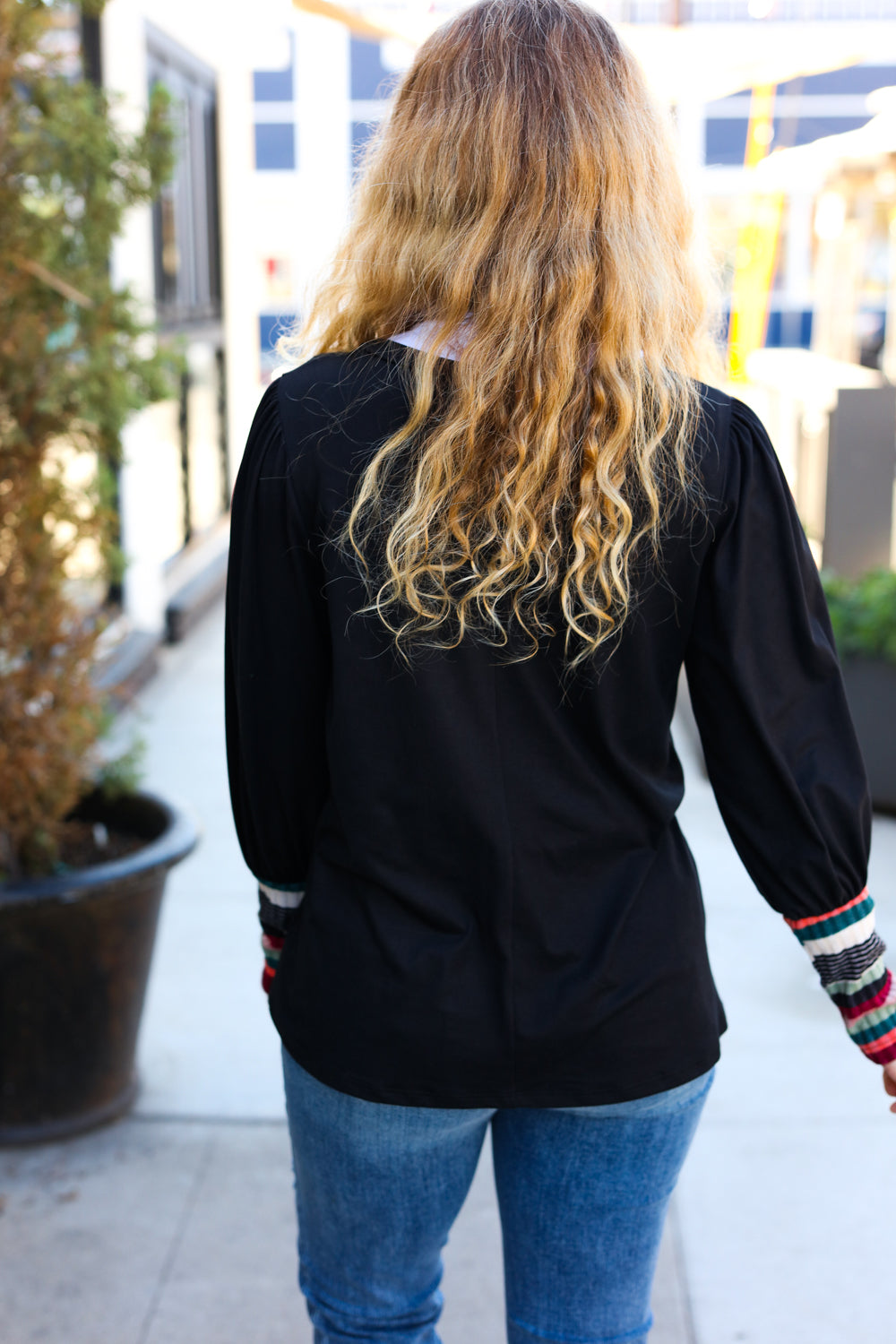 Stilla | Sort Stribet Top Med Farverige Pufærmer