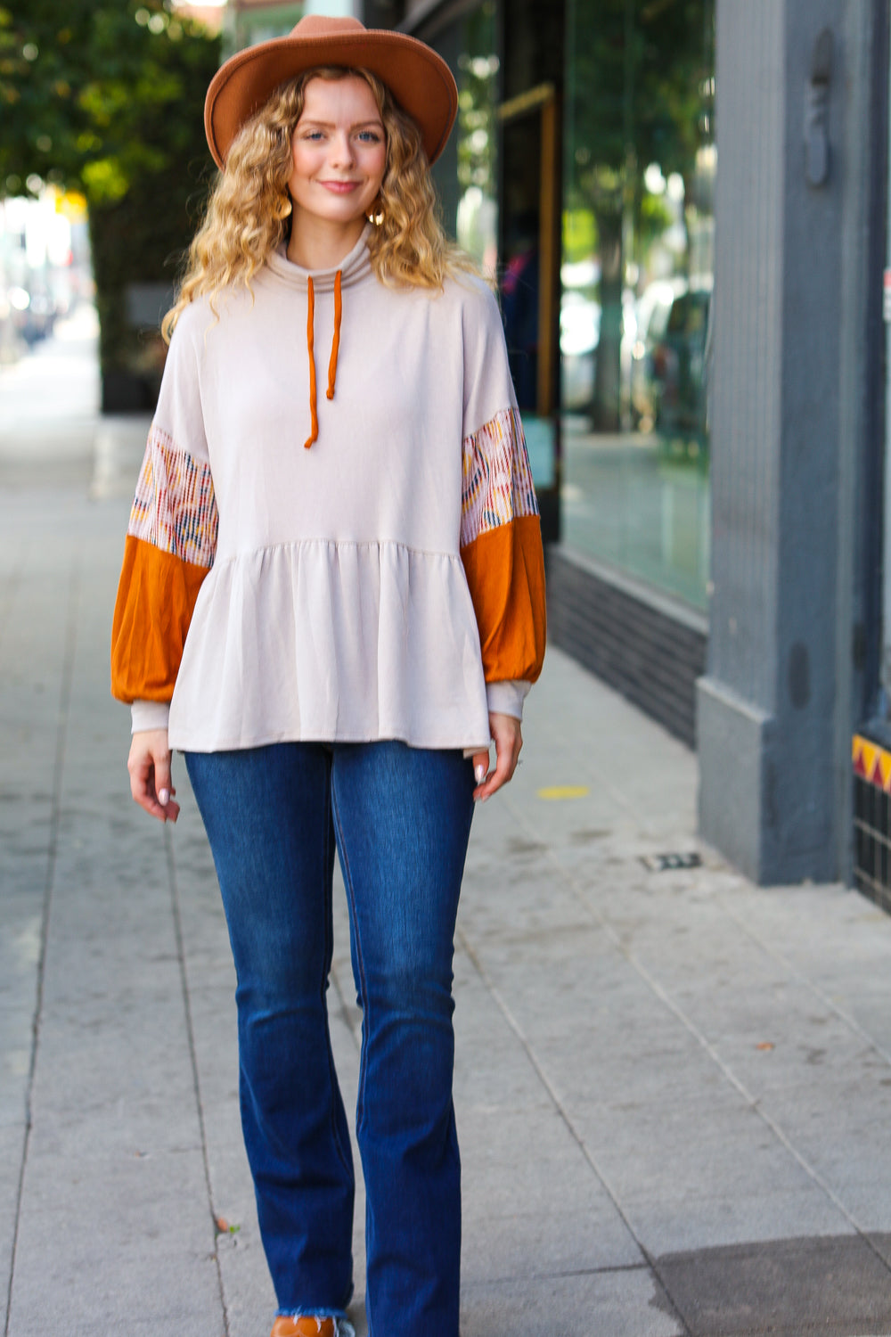 Stilla | Top Rullekrave Af Babydoll Terry Taupe og Rust