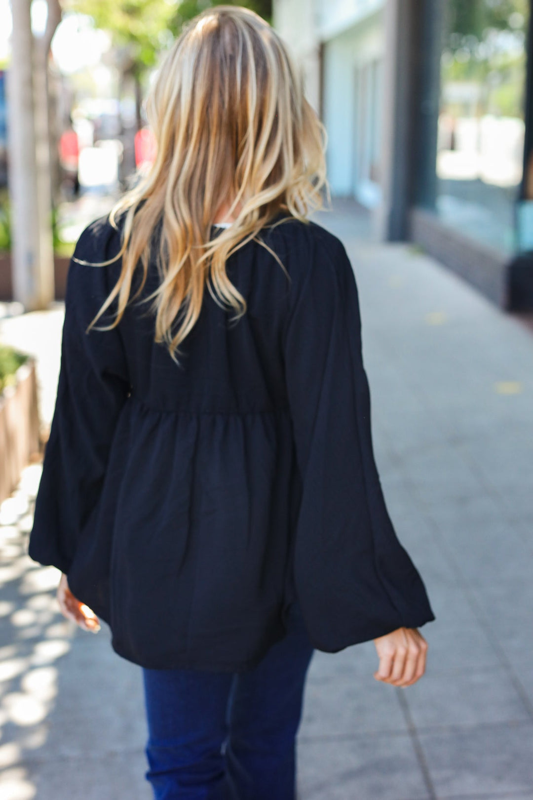 Stilla | Top Babydoll V-udskæring I Sort Stof