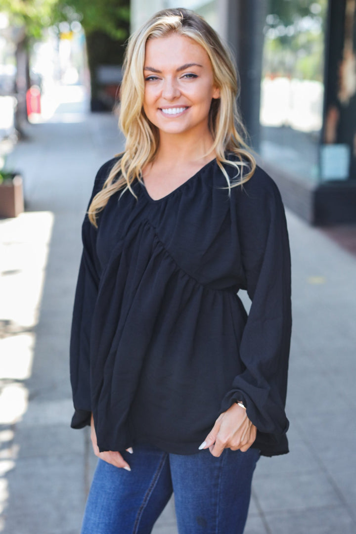 Stilla | Top Babydoll V-udskæring I Sort Stof