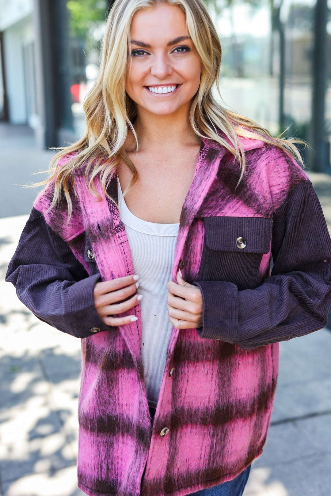 Stilla | Plush Checkered Velvet Jakke i Rosa og Brun Spread Joy Med Knaplukning