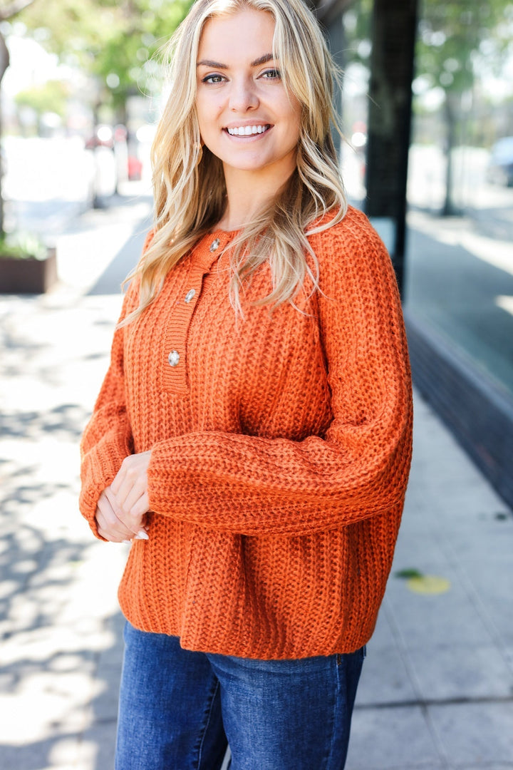 Stilla | Pullover Henley Med Knapstribe I Løs Strik Rust
