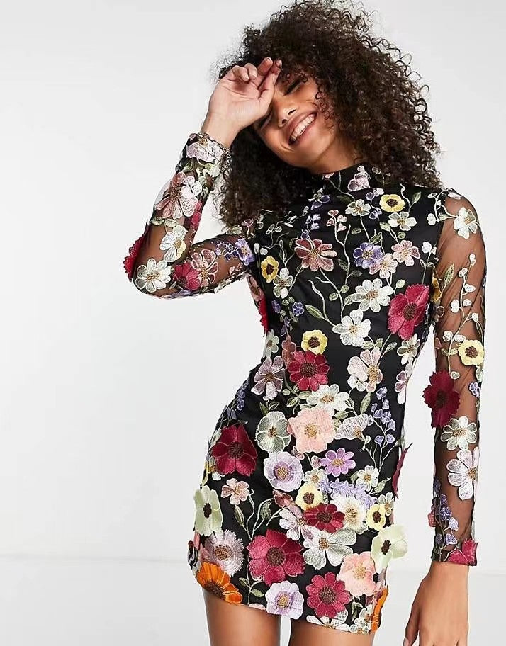 Stilla | Kort Blomsterkjole Med Broderede Blomster, Lange Ærmer