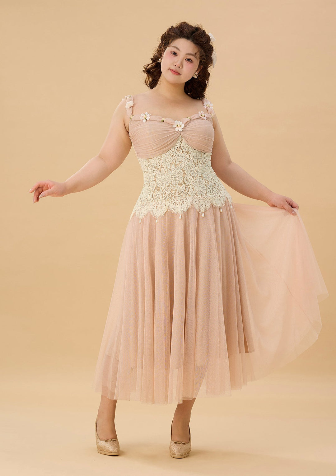 Stilla | Plus Daisy Wind Chine Kjole