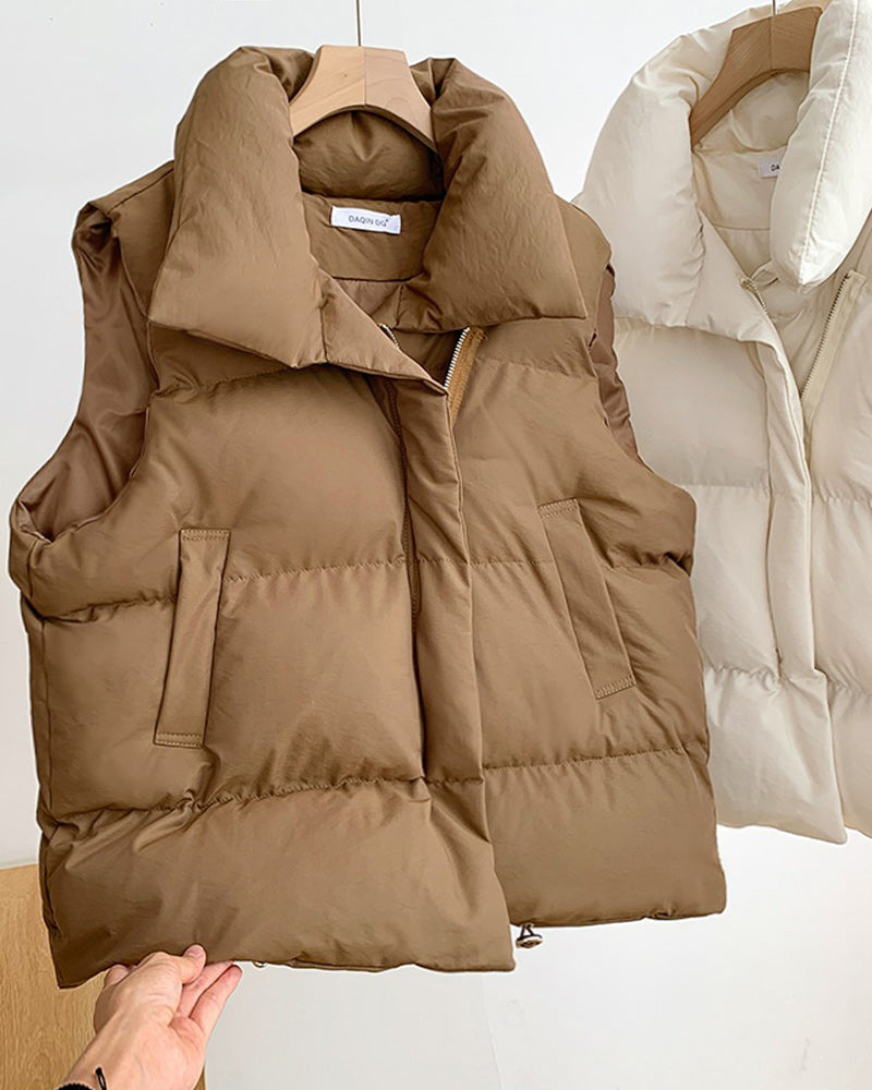 Stilla | Ensfarvet ærmeløs quilted jakke med lynlåslomme