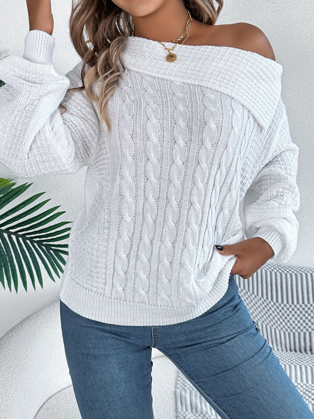 Stilla | Langærmet Fletstrikpullover Med En-Sidet Skulder
