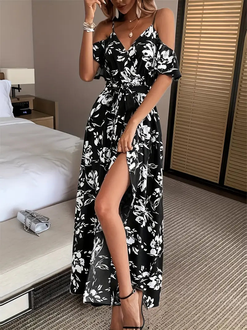Stilla | Maxi Kjole Med Blomstertryk Og Kolde Skuldre Elegant Sommerkjole