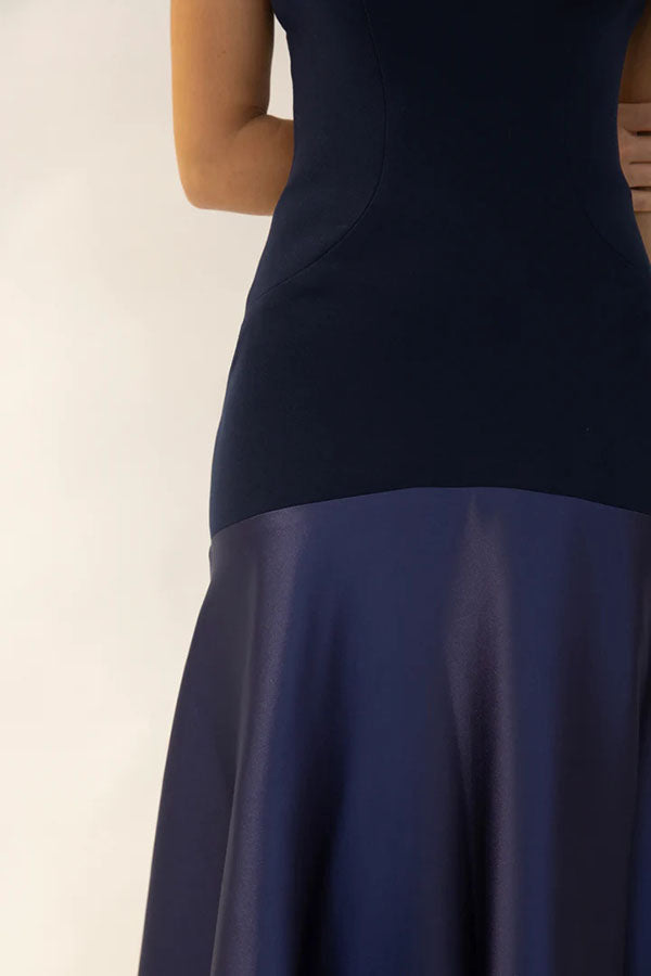 Stilla | Elegant Langt Stropkjole Med Bustier Og Vidde Udsvingende Skørt