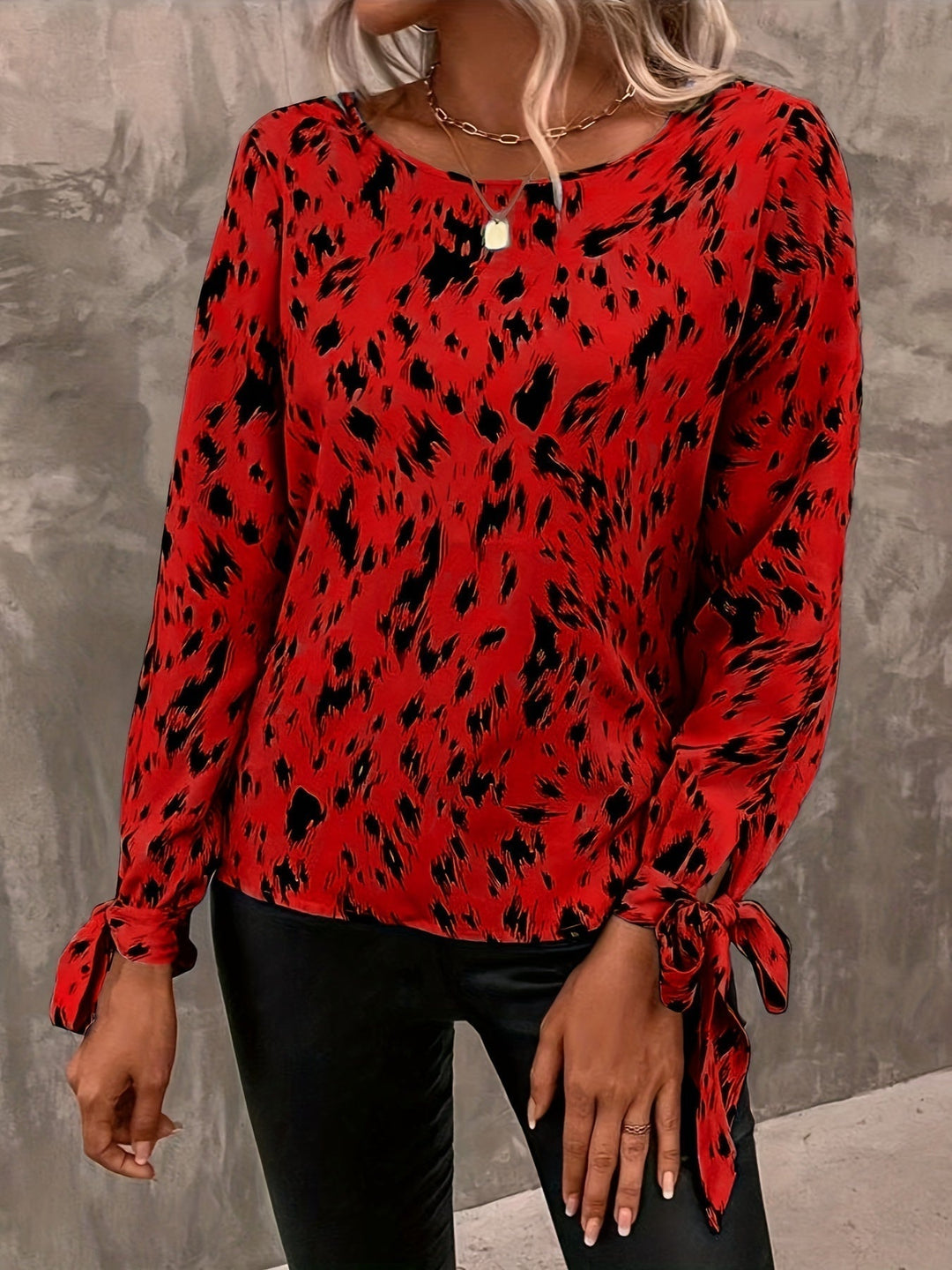 Stilla | Elegante Bluse Med Lange Ærmer Og Bundet Manchet