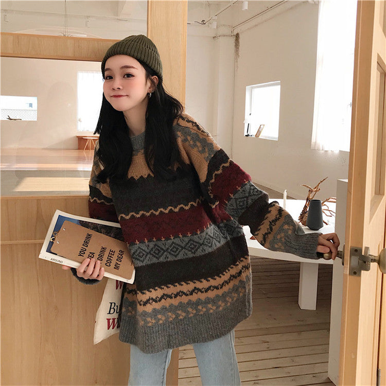 Kvinders komfortable strikket sweater i retro mønsterdesign Stilla