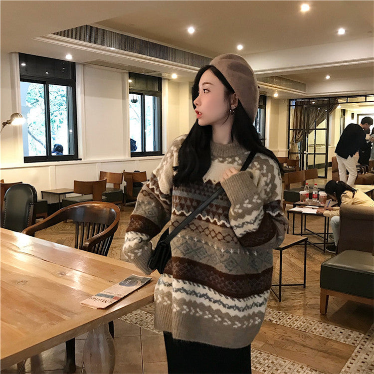 Kvinders komfortable strikket sweater i retro mønsterdesign Stilla