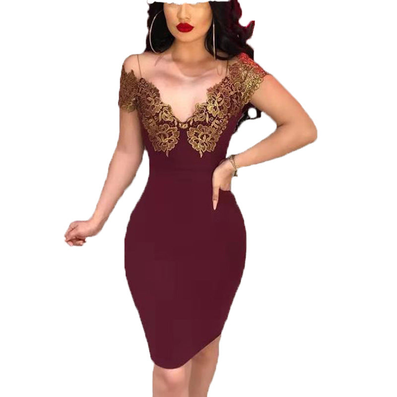 Dame Etuikjole med Off-Shoulder-design og blomstrede blonderdetaljer Stilla