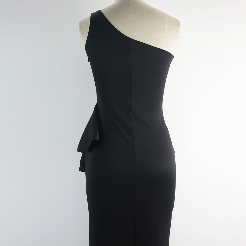 Dame elegance aftenkjole med asymmetrisk ruffle design Skovae