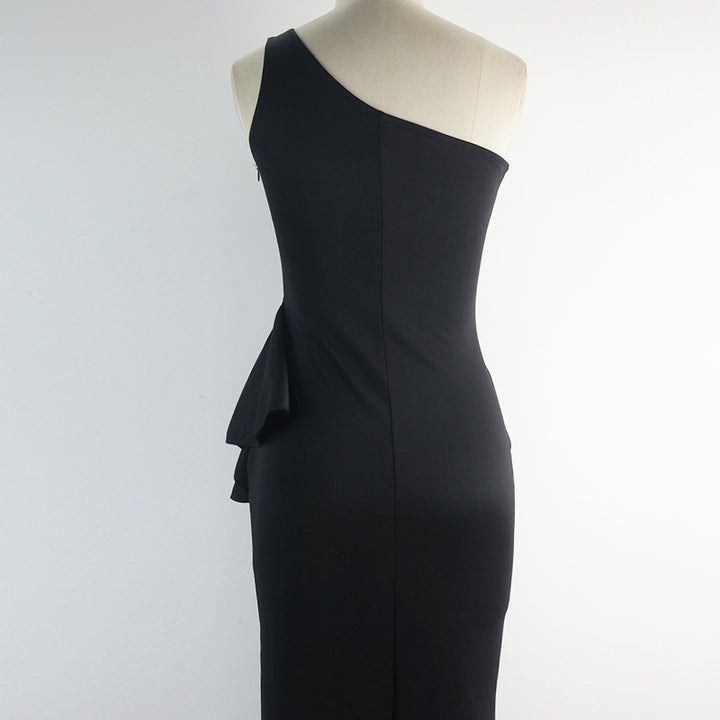 Dame elegance aftenkjole med asymmetrisk ruffle design Skovae