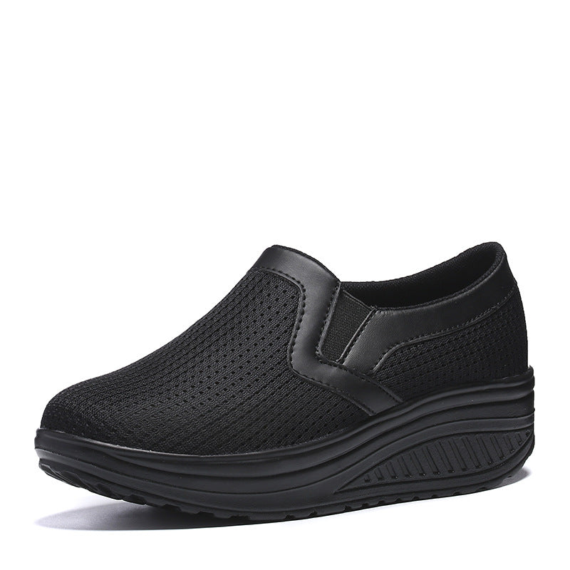 Dame nan komfortable slip-on sneakers i lette netstruktur med støttende kilehæl Skovae
