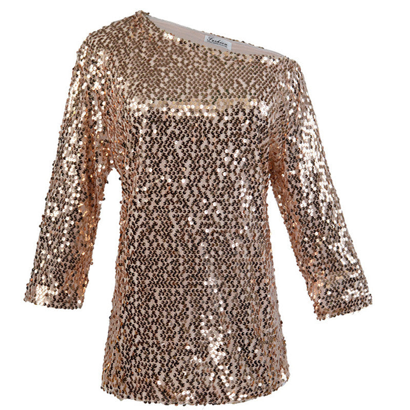 Kvinders glitrende top med off-shoulder design og paliettrim.