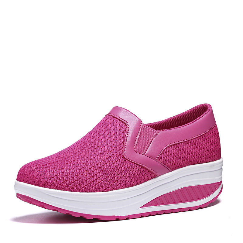 Dame nan komfortable slip-on sneakers i lette netstruktur med støttende kilehæl Skovae