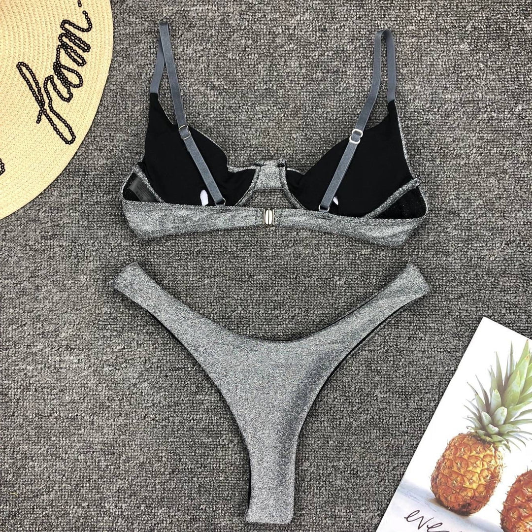 Dame Funklende Triangel-Bikini med raffineret knudedetalje og højt skåret trusse Stilla