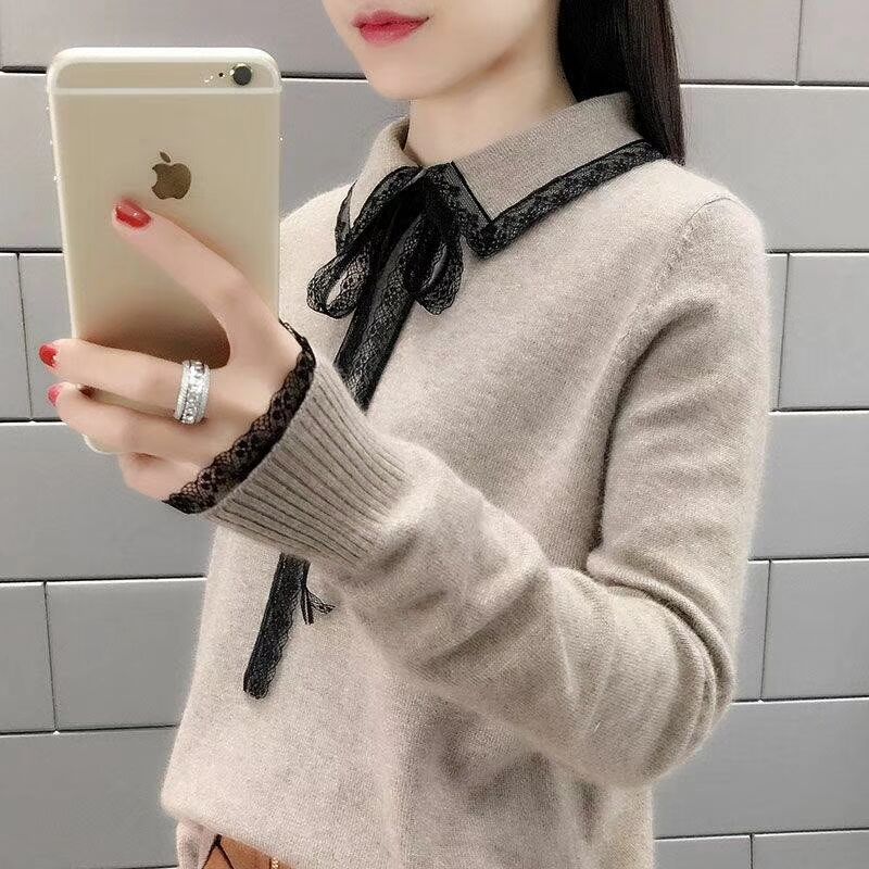 Femme Elegant Strikpullover med Spidskrave Detalje Stilla