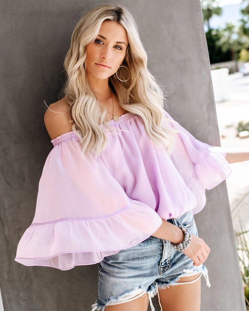Kvinders bluse med bred ærme og off-shoulder design Skovae