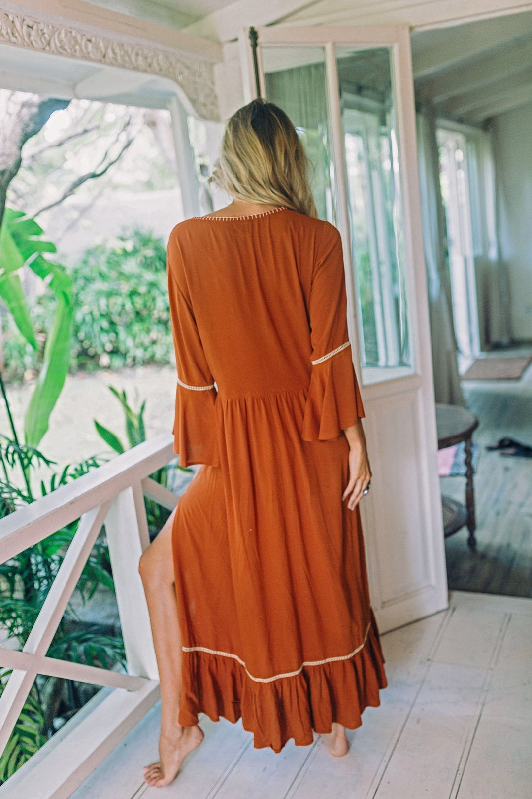 Stilla | Ensfarvet Broderet Maxikjole Med Slids Til Kvinder Forår og Sommer Boheme Ferie Elegant