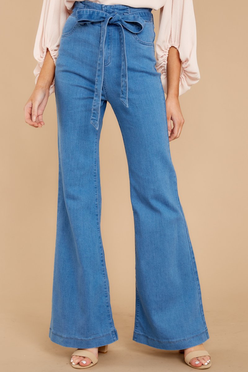 Dame Højskåret Flared Bukser med Talje Bælte og Blødt Denim Stilla