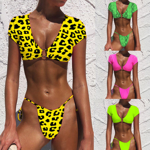 Dame triangel-bikini med glitrende slangemønster og moderne ringdetalje Stilla
