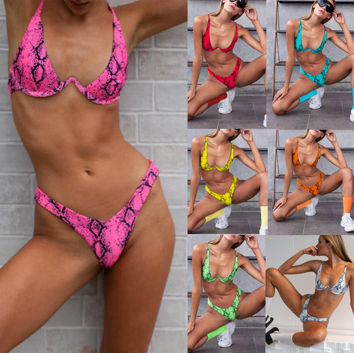Dame triangel-bikini med iøjnefaldende slangeprint og dyb benudskæring Stilla