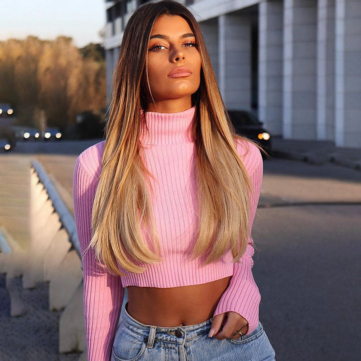 Dame modigt rullekrave-crop-top lavet af fint ribstrik materiale Stilla