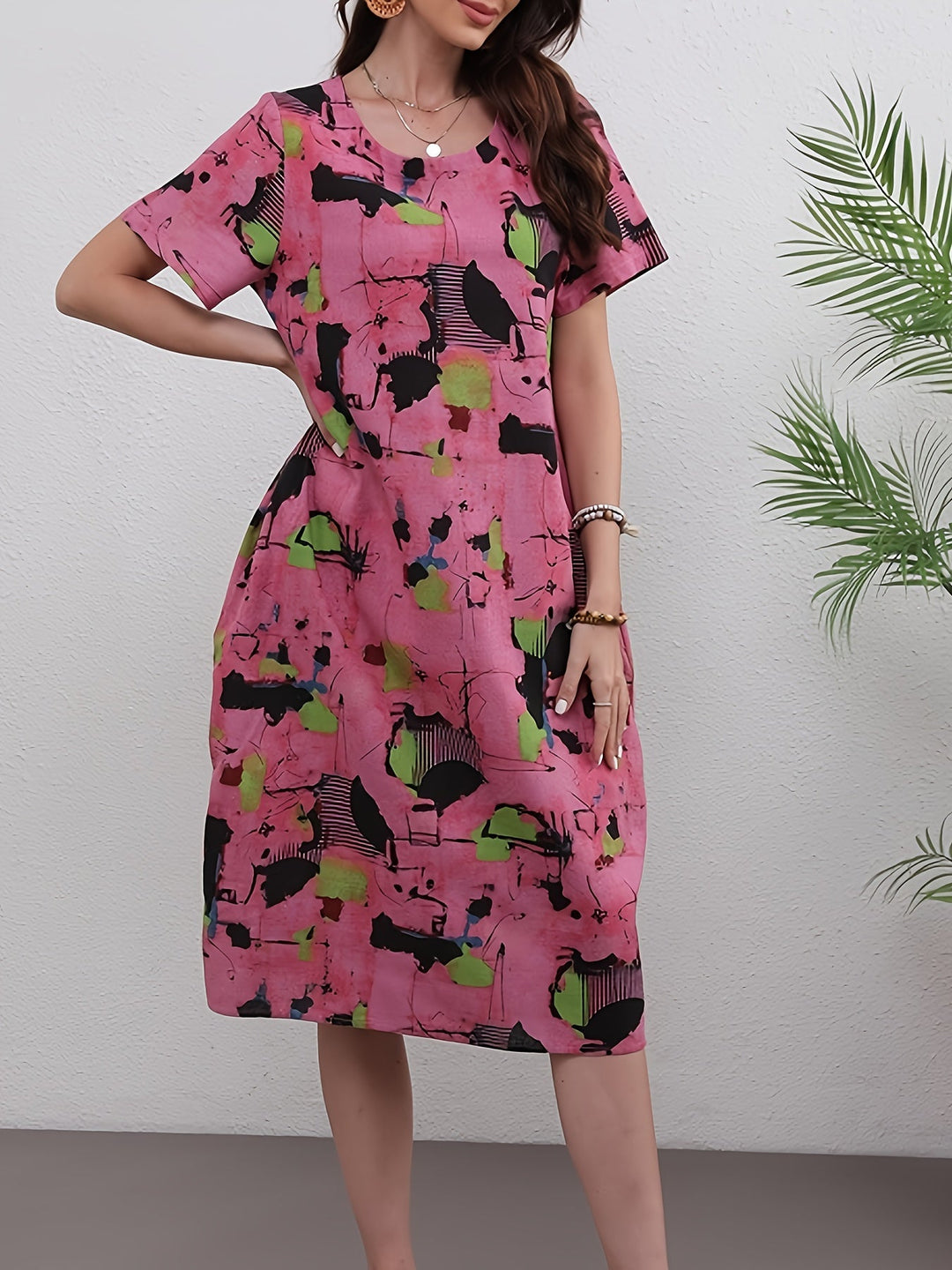 Stilla | Elegant Linned Midi Kjole Med Markant Abstrakt Mønster